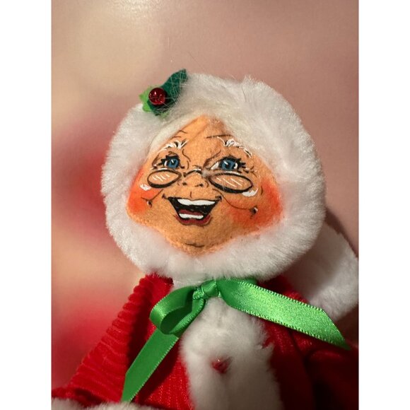 2011 Annalee Mrs. Claus – Festive Holiday Figure with Handwarmer - Picture 10 of 10